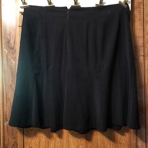 Sz 22 lane Bryant black pleated zip up skirt